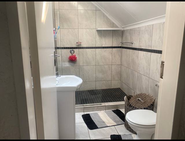2 BEDROOM APARTMENT FOR SALE IN BASSONIA